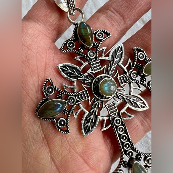 925 Ornamental Flash Labradorite 5 Point CROSS Necklace - Picture 4 of 9